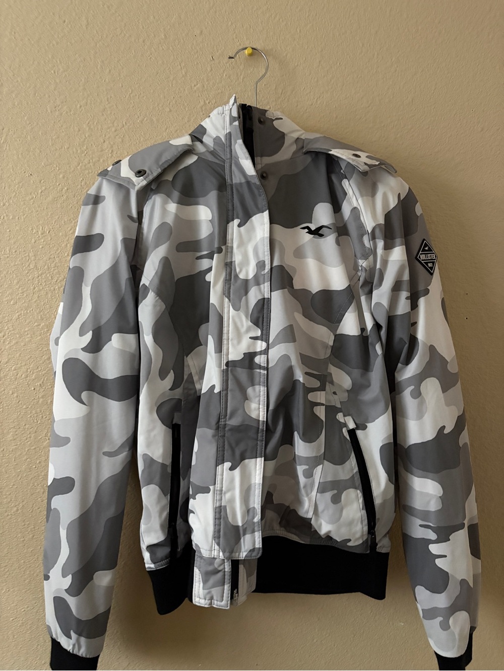 Hollister Women’s Gray Camo Snow Jacket